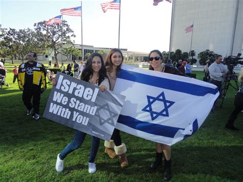 Hundreds gather to show support, solidarity for Israel in wake of Hamas attacks